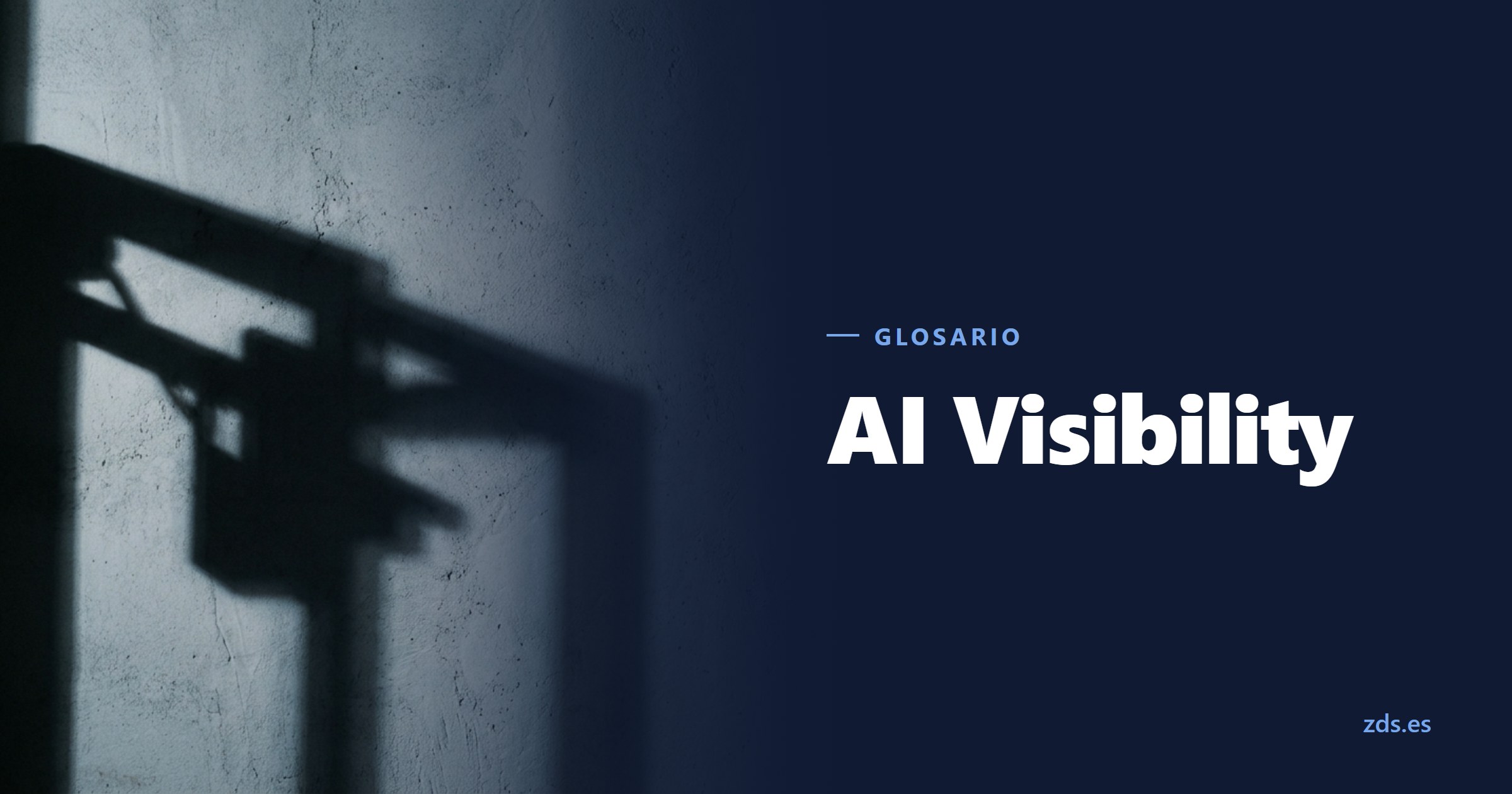 Una sombra nítida sobre una pared desnuda, sin que se vea el objeto que la proyecta, junto al título AI Visibility