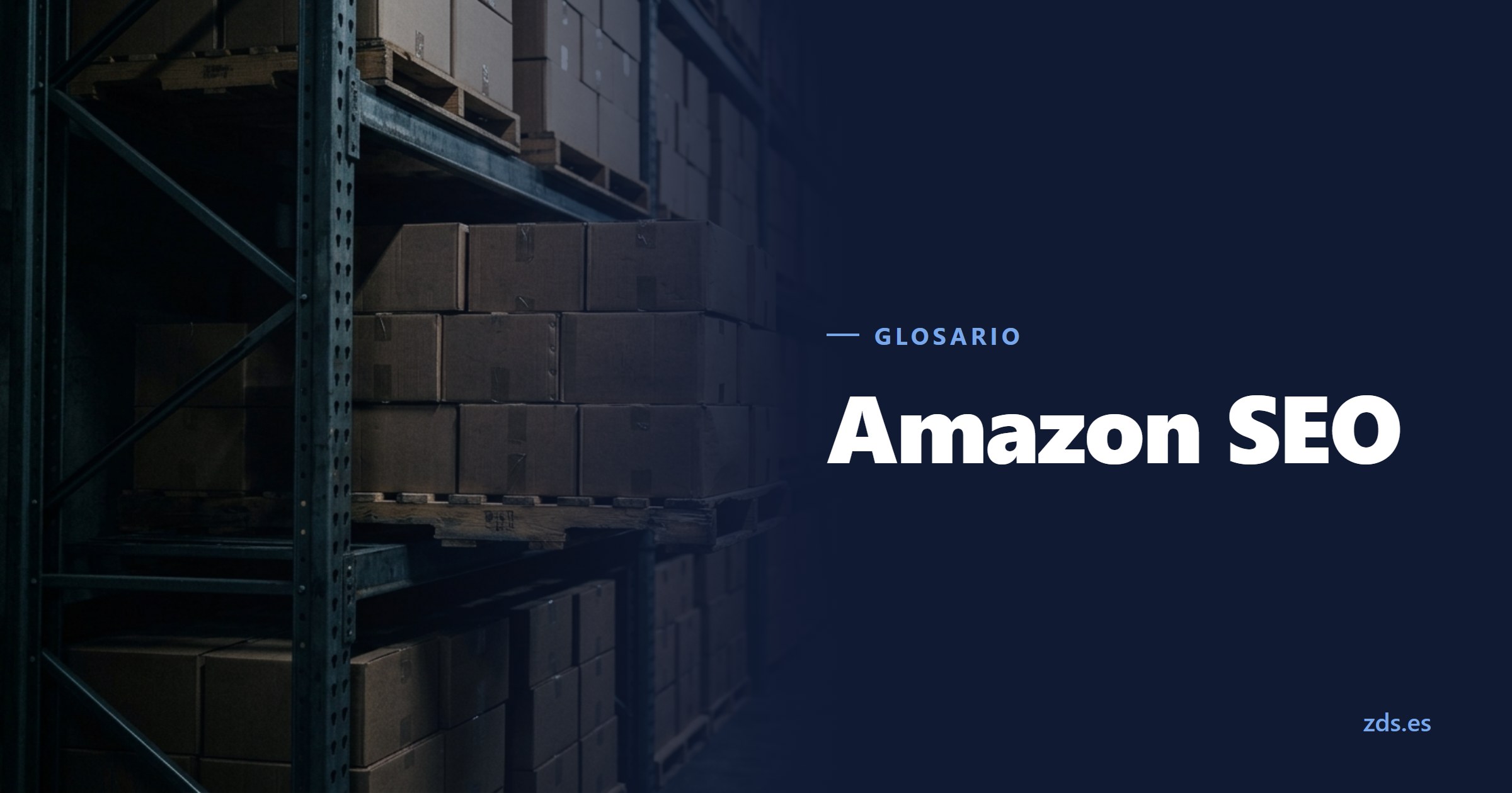 Un pasillo de estanterías de almacén con cajas lisas y un palé adelantado, junto al título Amazon SEO
