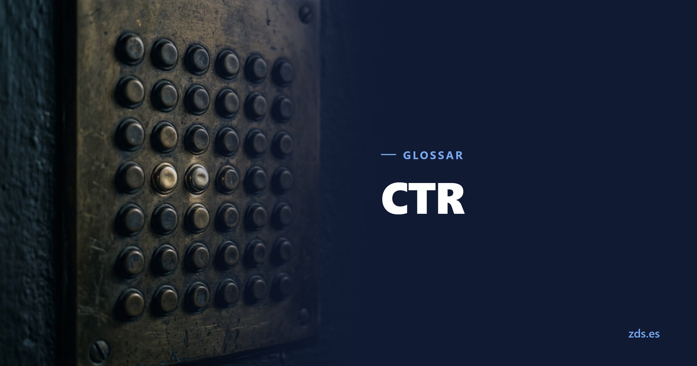Ein Klingeltableau aus Messing, ein Knopf vom Gebrauch blank — daneben der Titel CTR