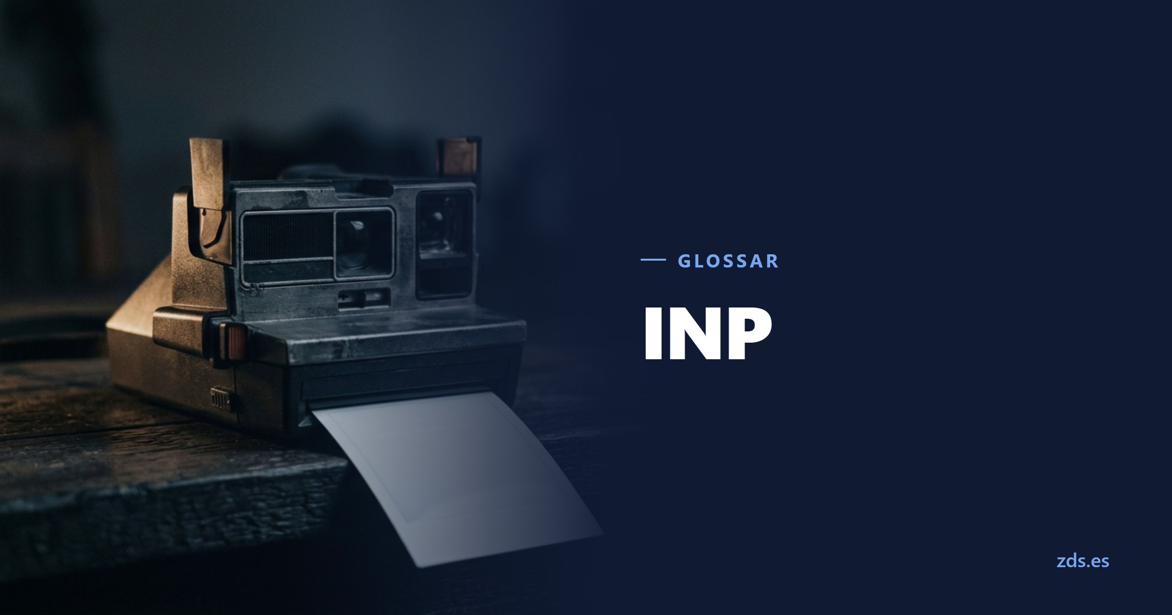 Eine Sofortbildkamera mit dem eben ausgeworfenen, noch leeren Bild — daneben der Titel INP