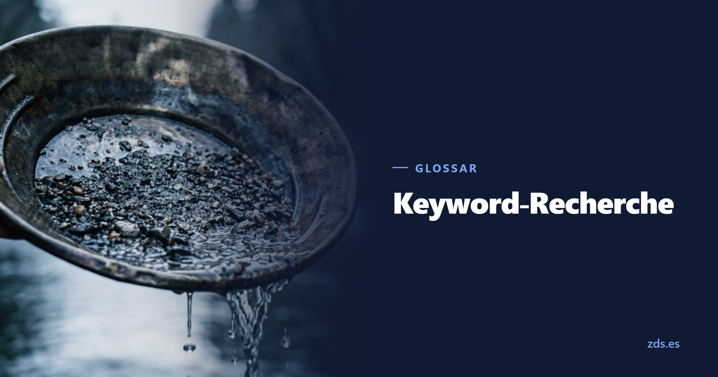 Eine metallene Waschpfanne mit nassem Kies, aus der Wasser läuft — daneben der Titel Keyword-Recherche