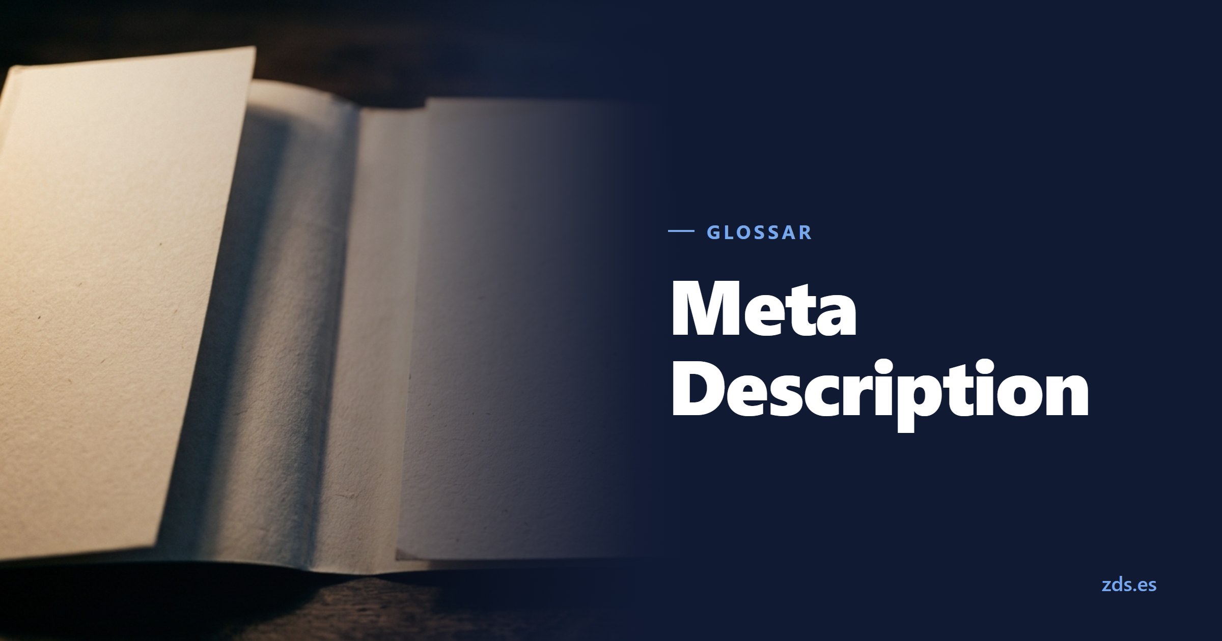 Ein aufgeschlagenes Buch auf dunklem Tisch, die Seiten leer — daneben der Titel Meta Description
