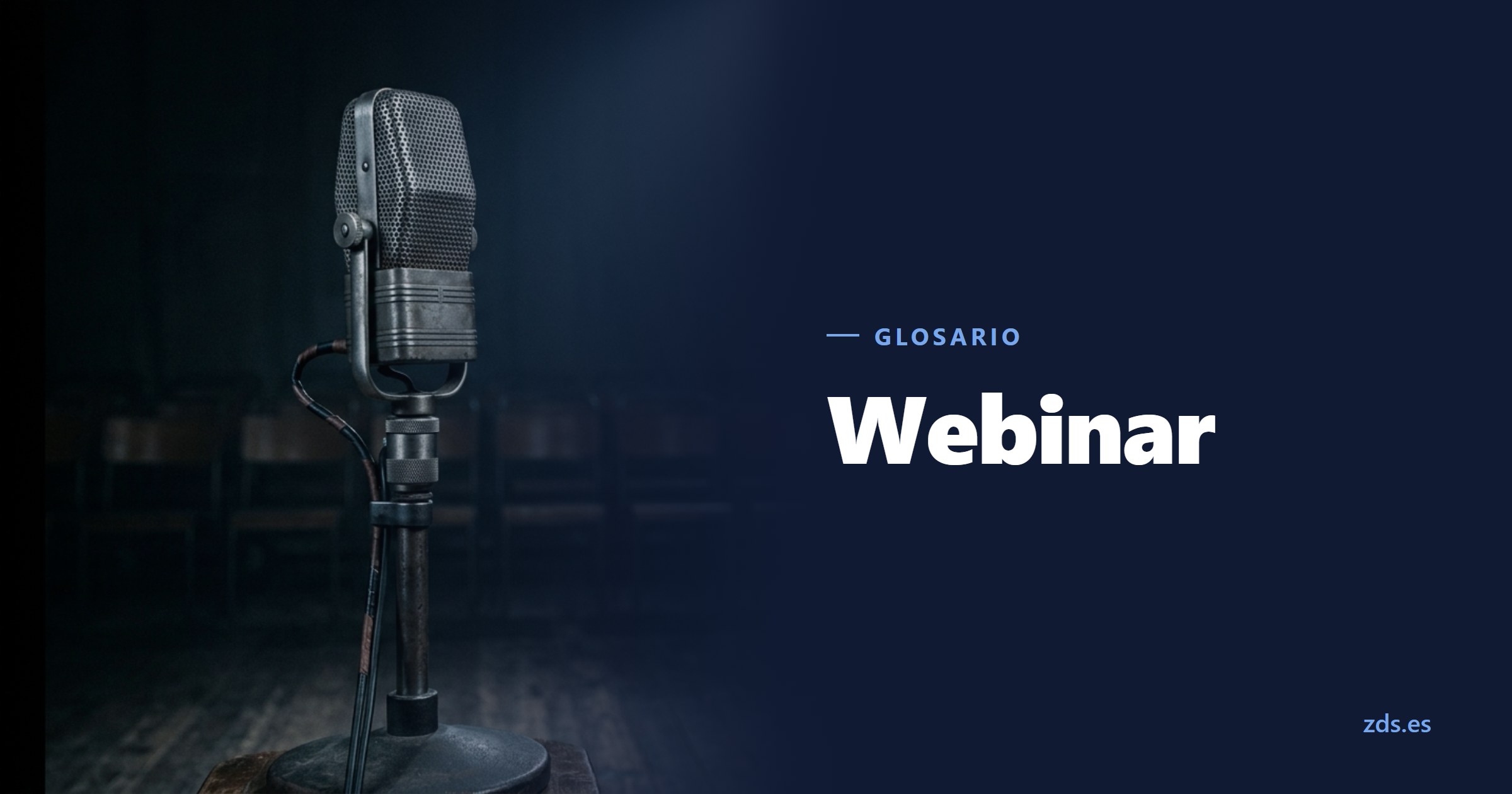 Un micrófono de cinta antiguo en un estudio con las sillas vacías detrás, junto al título Webinar